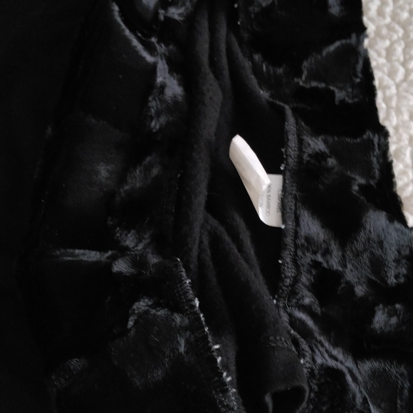 Capote S/M Bamboo Blend Faux Fur Black Poncho - Picture 12 of 17